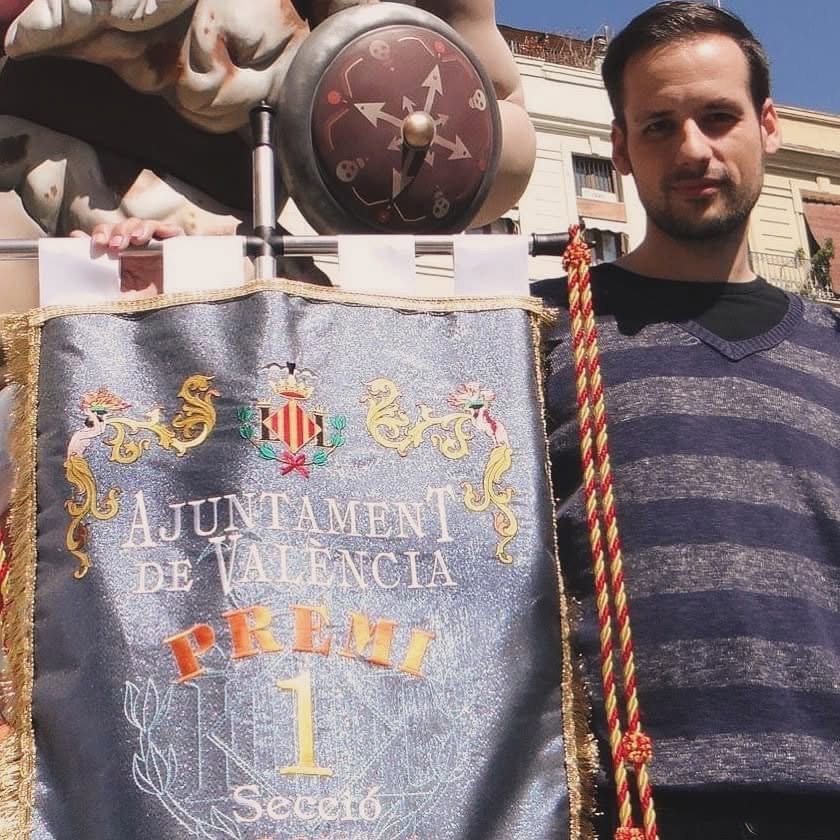 Carlos Borrás artista fallero primer premio en la falla bolseria